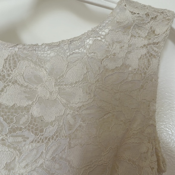 Lace midi dress in white - Picture 3 of 8